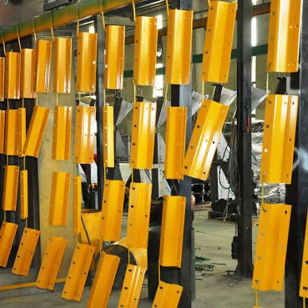 Orange lackierte Stahlrahmen – frische Industrielackierung